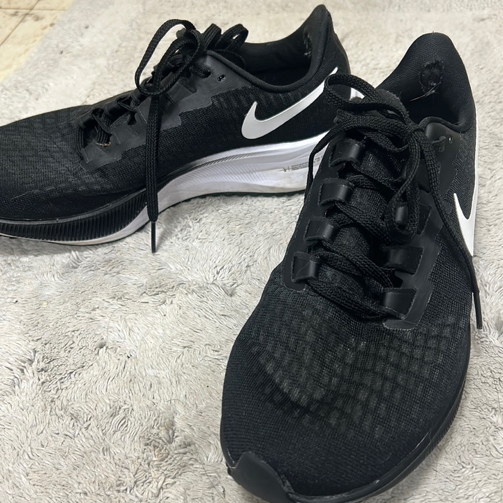 Nike air zoom running shoes